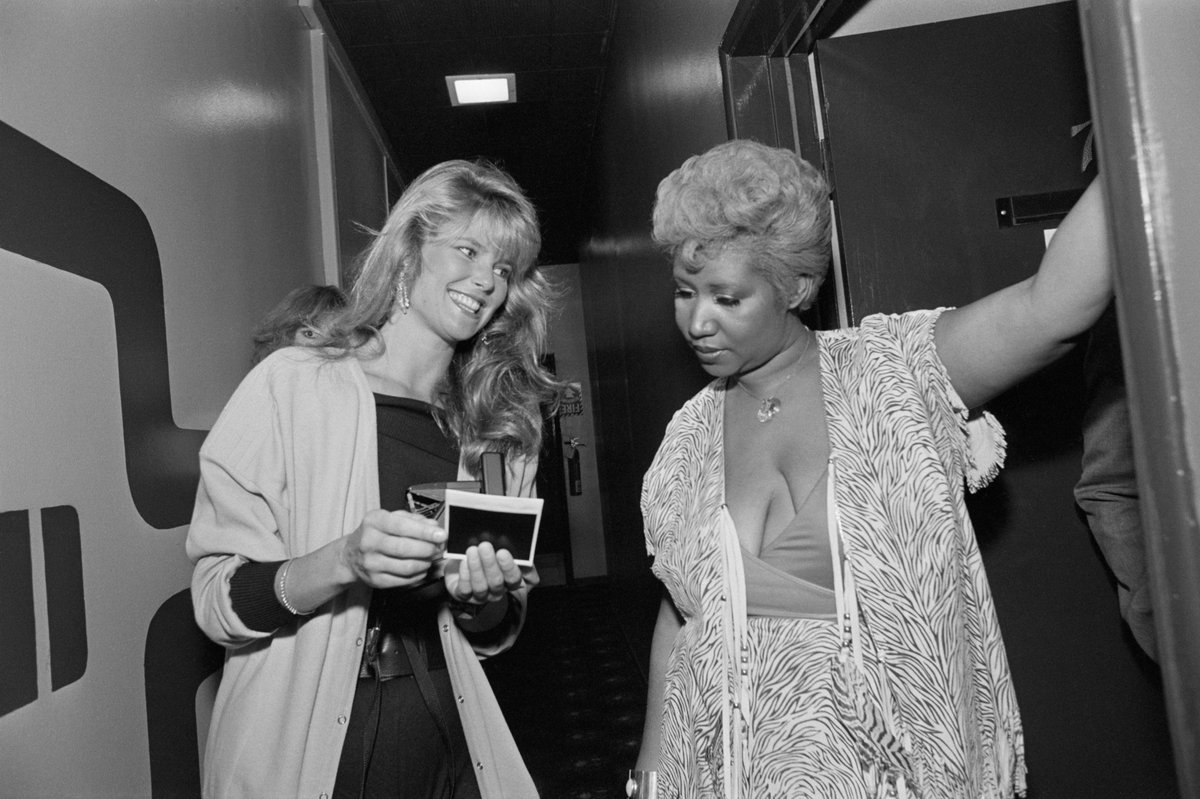 Aretha on the Merv Griffin show this week in '83!

THis was not Aretha's first time appearing on the show, check out her performance of "Do Right Woman" from her appearance in 1967 here: youtube.com/watch?v=N1MW6x…

📸: Getty Images