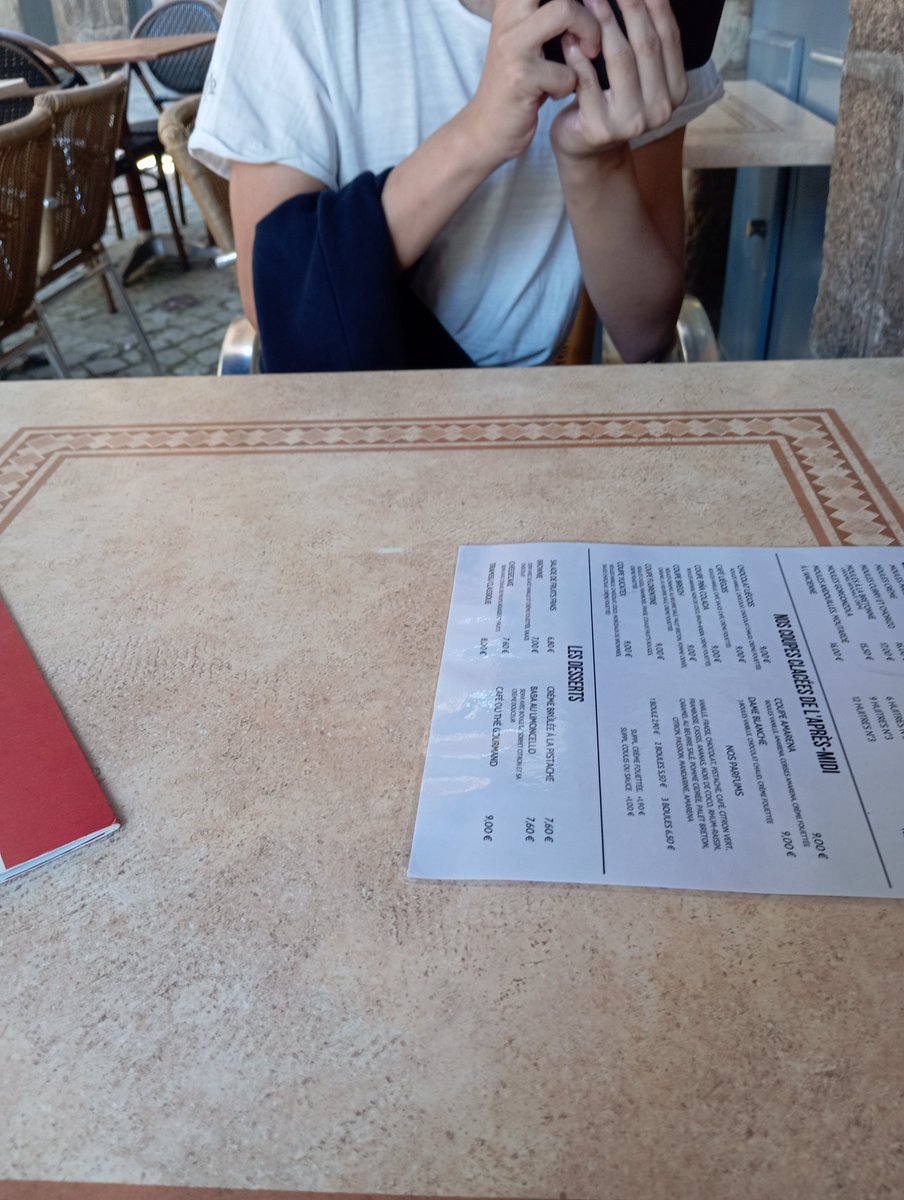 Alonika_Spr's tweet image. Chuis en date faites des notifs svp qu'il croit que je suis busy et que je me casse