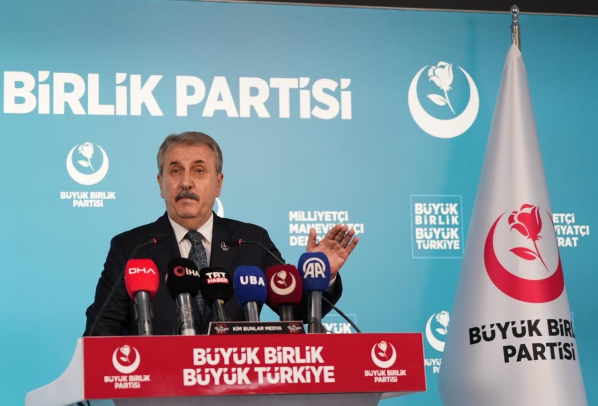 Genel Başkanımız Sayın Mustafa Destici, genel merkezimizde düzenlediği basın toplantısında ülke ve dünya gündemini değerlendirdi.

#BirliğinVeKardeşliğinKalesi 🇹🇷
#BüyükBirlikTeşkilat