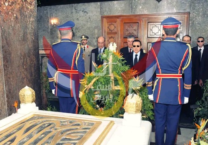 Mohamed0mubarak's tweet image. صورة للرئيس مبارك يزور قبر الرئيس جمال عبد الناصر في ذكرى ٢٣ يوليو
@AlaaMubarak_