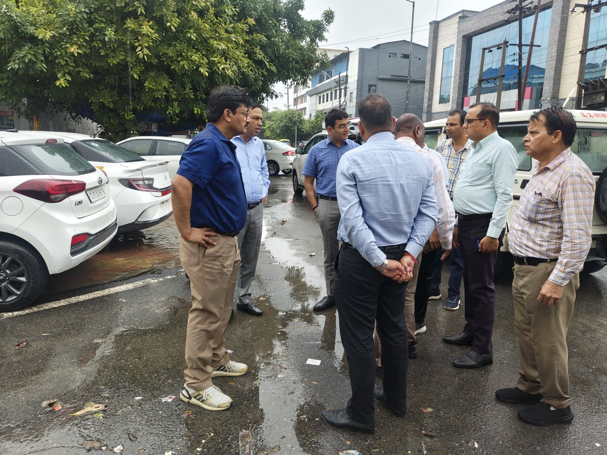 noida_authority's tweet image. आज दिनांक 23.07.2025 को अत्यधिक वर्षा के बाद अपर मुख्य कार्यपालक अधिकारी श्री संजय कुमार खत्री जी के द्वारा सैक्टर-55, 56, 57, 58, 60, 62 एवं 63 तक के जलभराव स्थलों का निरीक्षण किया गया। इस निरीक्षण में जनस्वास्थ्य व सिविल विभाग के वरिष्ठ अधिकारीगण मौजूद रहे। निरीक्षण के दौरान…