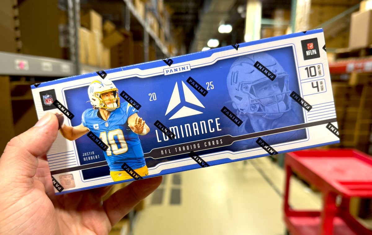 SCCTradingCards's tweet image. 🚨 JUST RELEASED 🚨
2025 Panini Luminance Football Hobby Boxes are here! Find 3 autographs, 1 memorabilia card, 5 parallels, 4 inserts, and 12 rookies per box on average!
Shop boxes, cases, and breaks online here 👉 scc.shopping/4lJ23q1