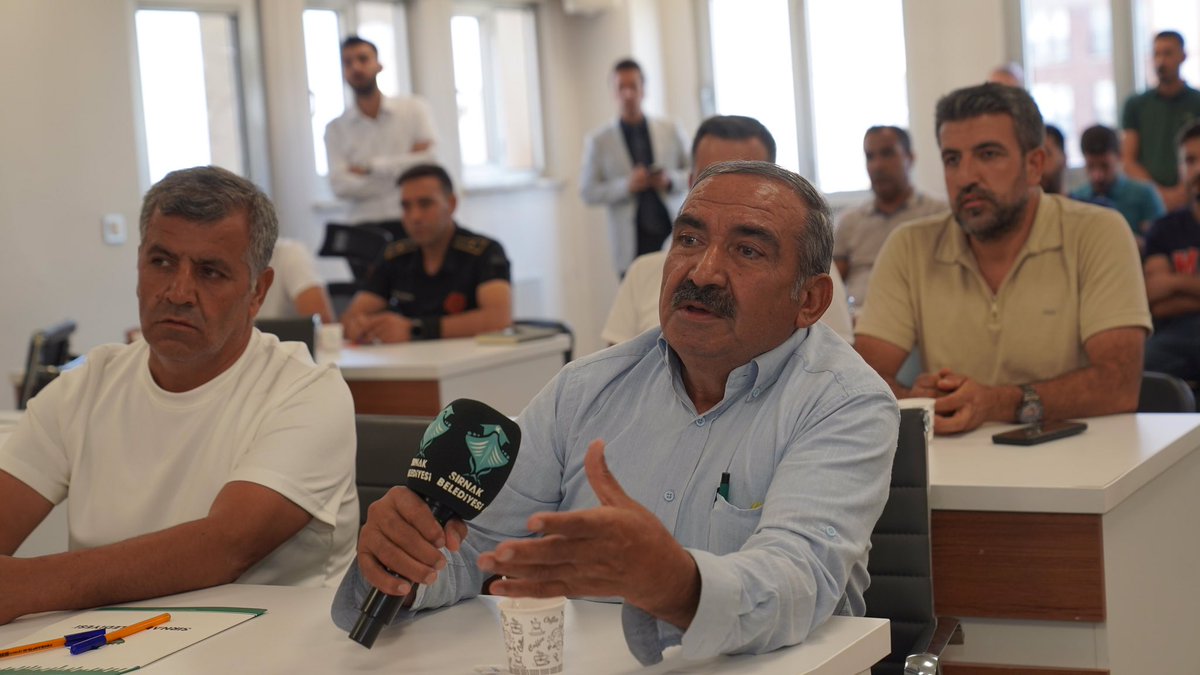 Bugün mahalle muhtarlarımız ve site yöneticilerimizle bir araya gelerek hemşehrilerimizin taleplerini, mahallelerimizin ihtiyaçlarını ve ortak çözümlerimizi konuştuk.

Katılımcı, şeffaf ve samimi bir belediyecilik  anlayışıyla; birlikte daha yaşanabilir bir şehir için çalışmaya