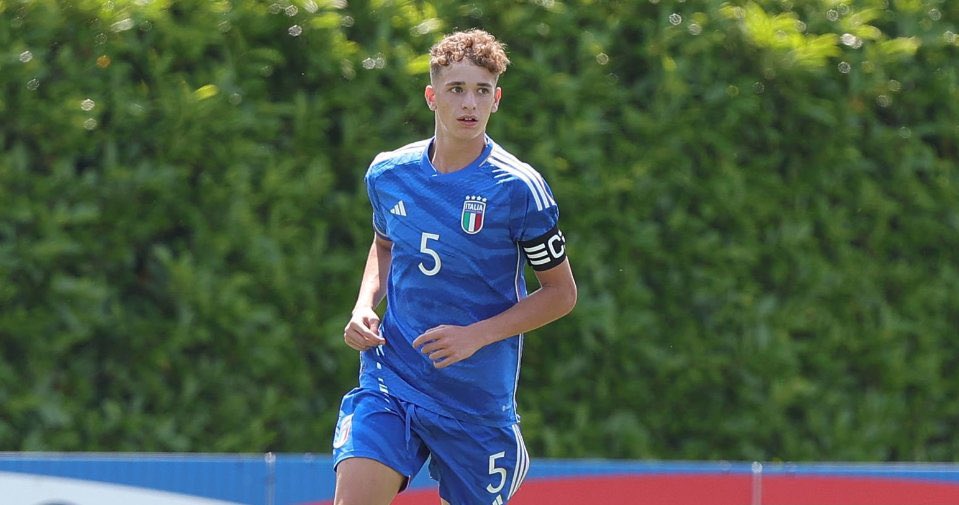 Mobyhaque1's tweet image. Bayer Leverkusen U19 has a very interesting young CB in Andrea Natali 🇮🇹 (17) who came through via Bologna/ Milan / La Masia academy. Already captained Italy Youth sides, he is thought to be similar like Nico Schlotterback. Rep by the late Mino Raiola’s cousin, keep an eye.