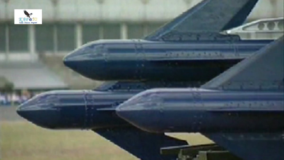 HammerOfWar5's tweet image. Pictures showing former british made Seacat short-range surface-to-air missiles of the Kenyan 🇰🇪 military.