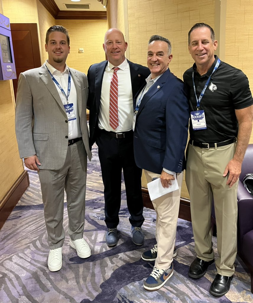 DfabeSB's tweet image. Only one Brohm brother missing! @JeffBrohm @gregbrohm. Great spending time with you again. Go Louisville Cardinals!! @seniorbowl @LouisvilleFB