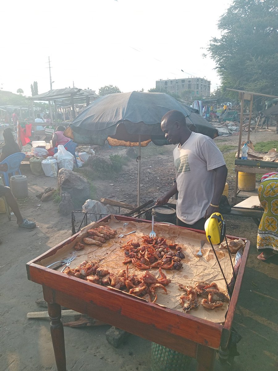 Nyalwal_'s tweet image. Karibuni nyote mpate kuku fresh enye iko fried ๐๐
Tunapatikana Mombasa-changamwe, soko inaitwa sisi kwa sisi karibuni!
