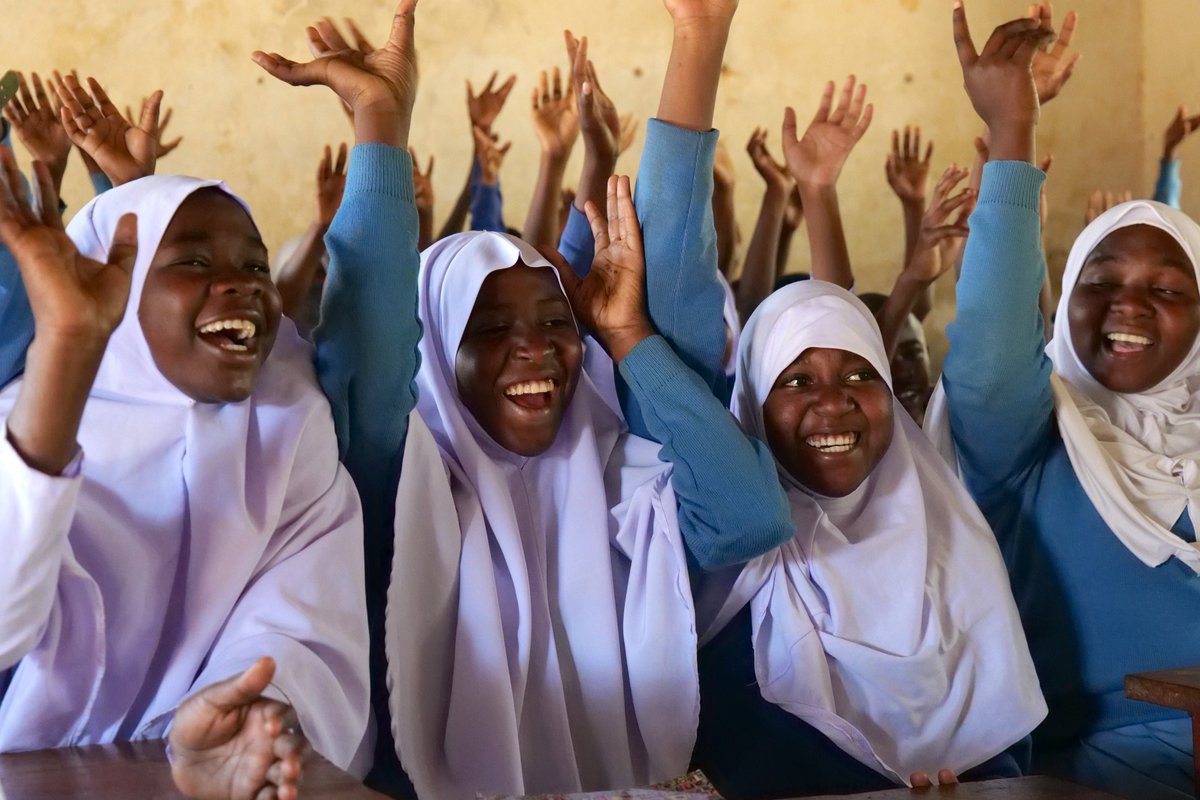 Camfed's tweet image. We dream of a world where EVERY child is educated, protected, respected and valued, and grows up to turn the tide of poverty. 👩🏿🎓✨
Like and repost if you share that vision, and believe we can make it reality! 🫶🏿
#TogetherWeCan