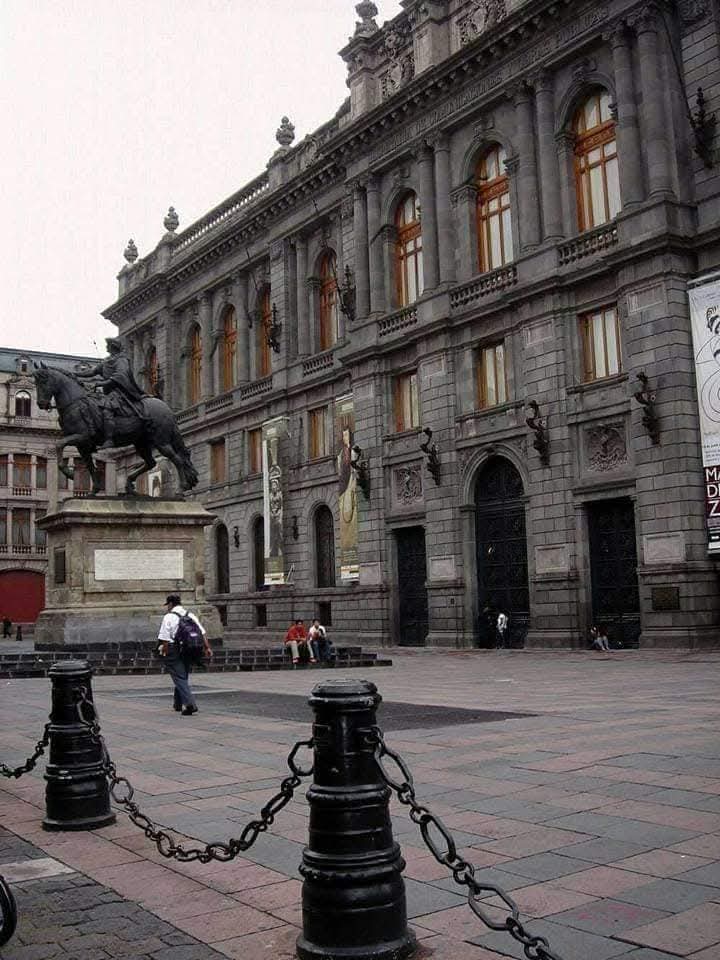 MUNAL
Muchas felicidades hoy cumple 43 años de ser El Museo Nacional de Arte.
Se inagura un 23 de julio de 1982 .
Con una reinaguracion en el año 2000.
Un lugar espectacular que guarda una belleza en su arquitectura y sus obras maestras que muestra.⬇️