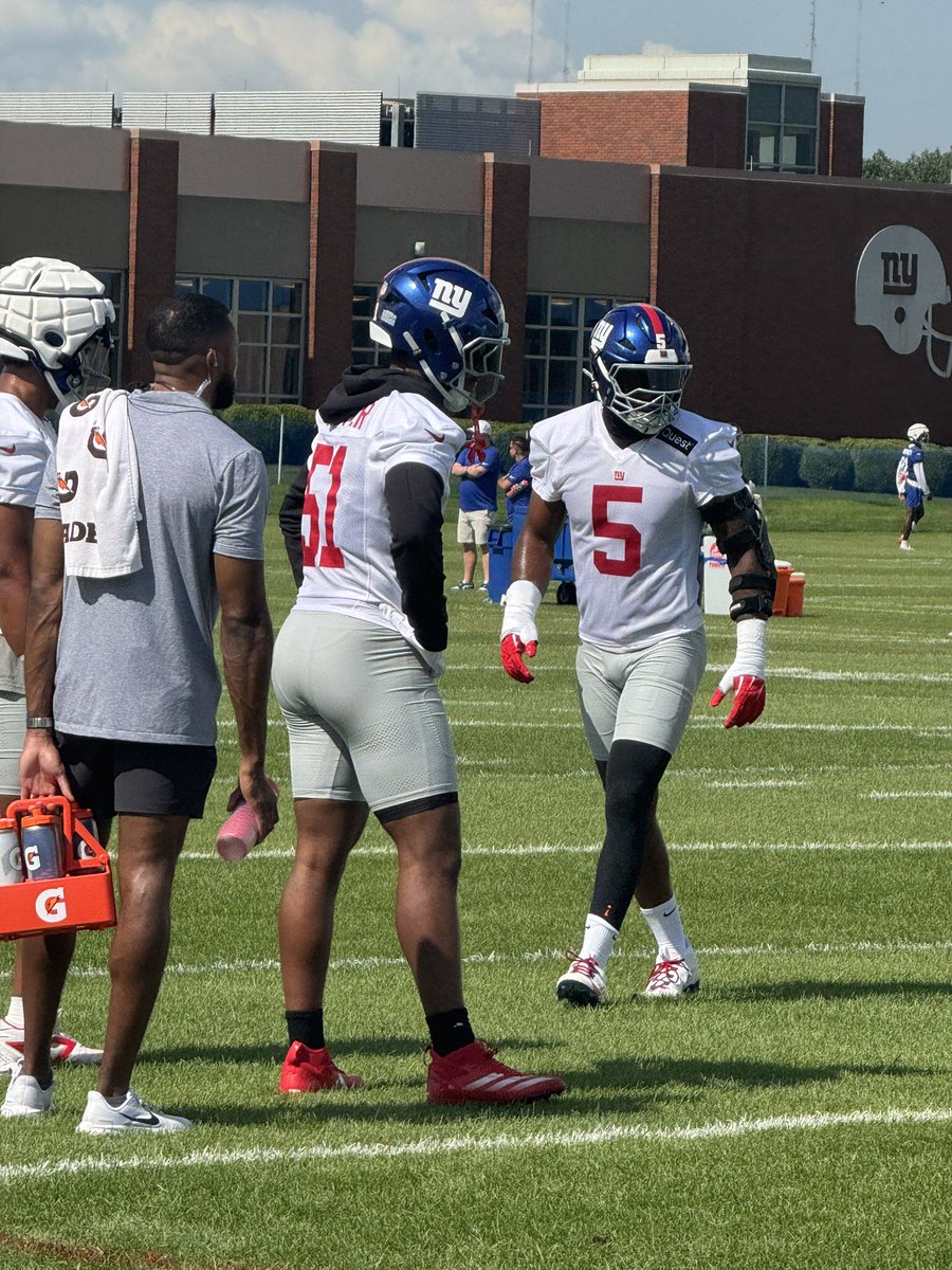Connor_J_Hughes's tweet image. Stock way up on Brian Burns, Kayvon Thibodeaux. Facemask game has improved their grade on the Connor Scouting System ™️, which takes into consideration nothing other than uniform accessories #Giants
