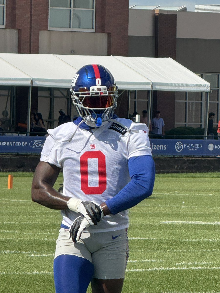 Connor_J_Hughes's tweet image. Stock way up on Brian Burns, Kayvon Thibodeaux. Facemask game has improved their grade on the Connor Scouting System ™️, which takes into consideration nothing other than uniform accessories #Giants