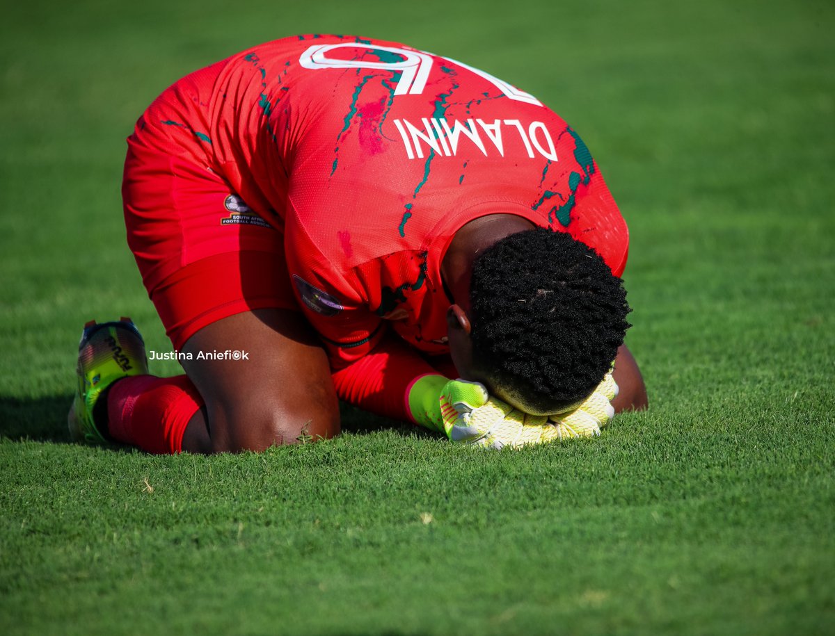Justinaaniefiok's tweet image. A painful end to the semifinal for South Africa. A defeat to Nigeria and a serious injury to one of their own. Speedy recovery to the player 🙏.
#TotalEnergies𝑾𝑨𝑭𝑪𝑶𝑵2024