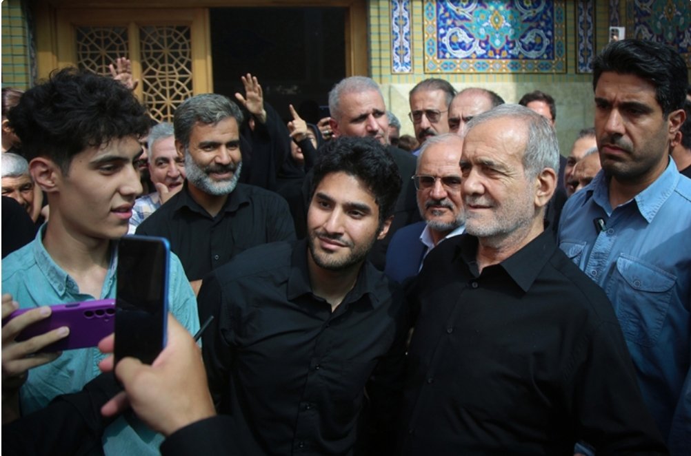 drpezeshkian2's tweet image. دکتر مسعود پزشکیان رئیس جمهور در سفر به شهر مقدس قم، به حرم مطهر بانوی کرامت مشرف شد و بارگاه منور حضرت فاطمه معصومه سلام الله علیها را زیارت کرد.
سایر تصاویر:president.ir/fa/160505