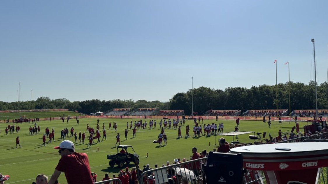 Daily_Chiefs_'s tweet image. Day 2οΈβ£ of Chiefs Camp β
Same attendance as yesterday β everyone is out there except the 3 on PUP:
πΈ RT Jawaan Taylor
πΈ CB Kristian Fulton
πΈ TE Tre Harris
Let the reps roll! ππ₯
Per: @mattderrick