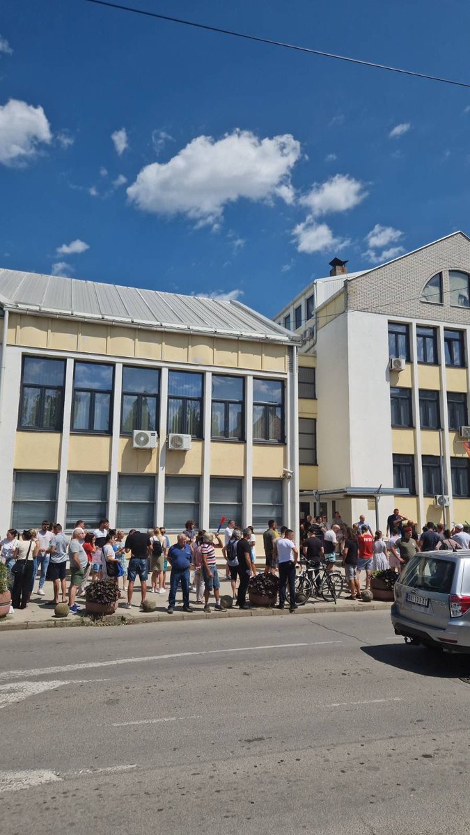 demokrate's tweet image. Incident ispred suda u Rumi danas dokaz je da sistemsko nasilje koje režim sprovodi produbljuje krizu i kontinuirano generiše novo nasilje. Ali odlučnost i solidarnost hrabrih građana pokazuju da ono nikada neće pobediti.