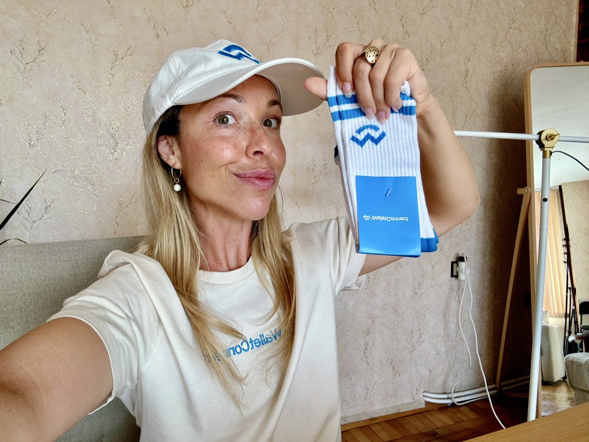 dee_centralized's tweet image. Thank you so much @coinsph & Jaffa for having me as your guest today! 💙
We talked community building, @WalletConnect initiatives, activations, and WCT staking.
I shilled some merch.
Then, we answered audience Q’s and gave community building tips.
TYSM to our live audience!