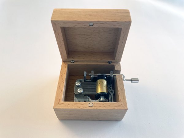 Ja tenim la cançó guanyadora de la cinquena capseta de música del Càntut: ‘Muntanyes del Canigó’! 🎉 Moltes gràcies a tothom que hi ha participat! 

👉 Ben aviat, podreu adquirir la nova capseta de la col•lecció als canals de venda habituals. 

🔗 cantut.cat