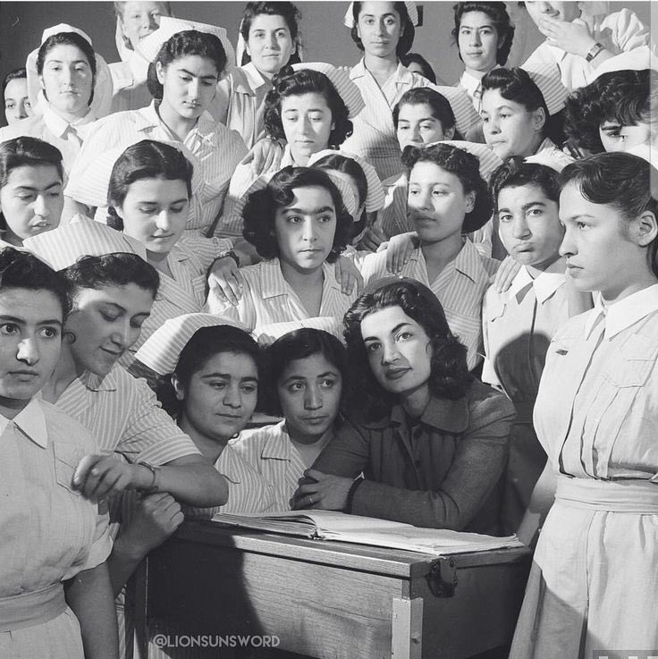 Sarjahanbakhsh's tweet image. والاگوهر شاهدخت اشرف در میان دانشجویان پرستاری.
#همکاری_ملی
#جاويدشاه_رمز_نجات_ایران
#نه_به_تمامیت_جمهوری_اسلامی