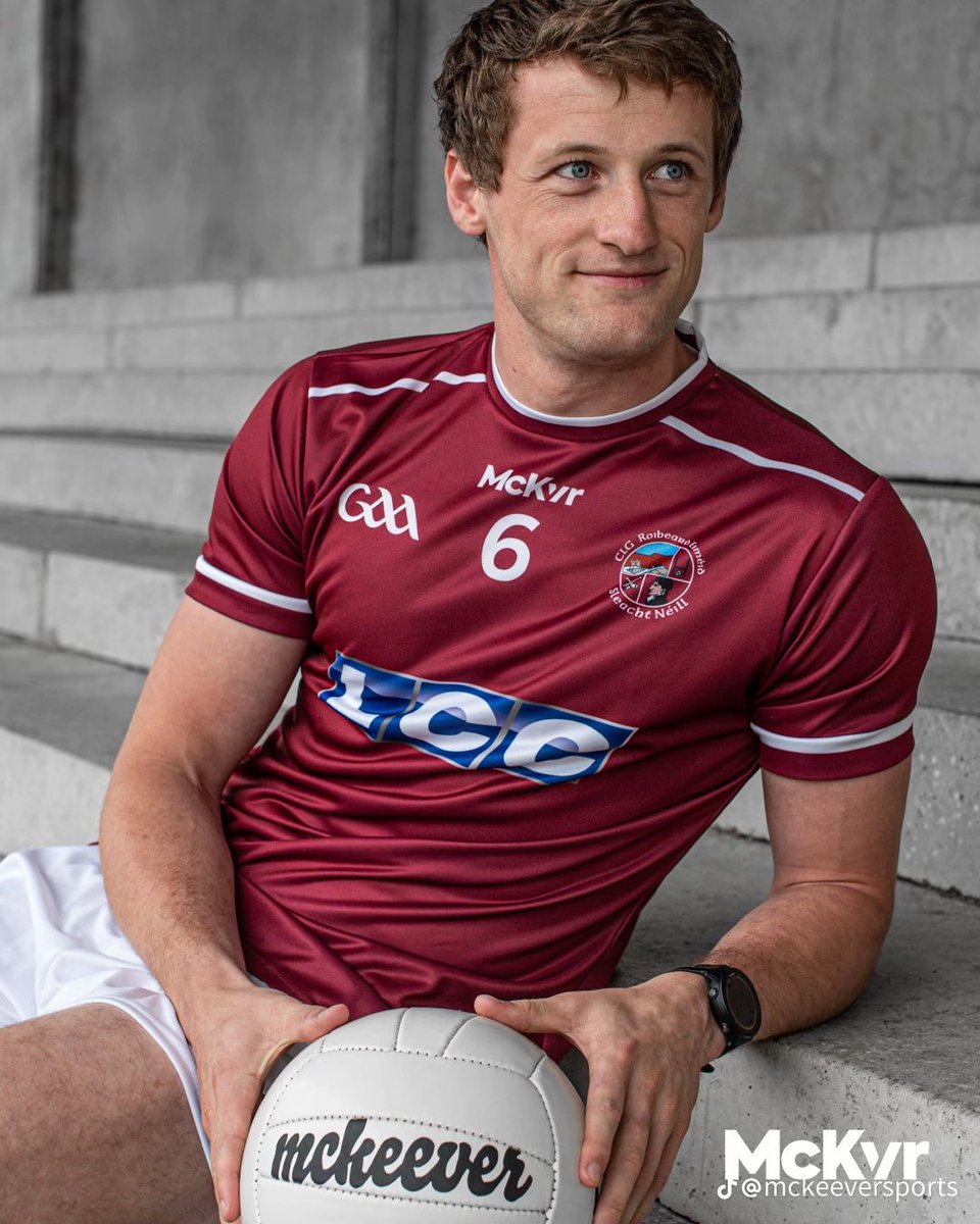 CahairOKane1's tweet image. Big coup for McKeever Sports to sign “a multi year deal” with Slaughtneil. Definite shift in the GAA’s sportswear market over the last few years. Ultimately that competition will be a good thing for everyone. Just praying the hoops on the hurling jersey aren’t around the back 👓