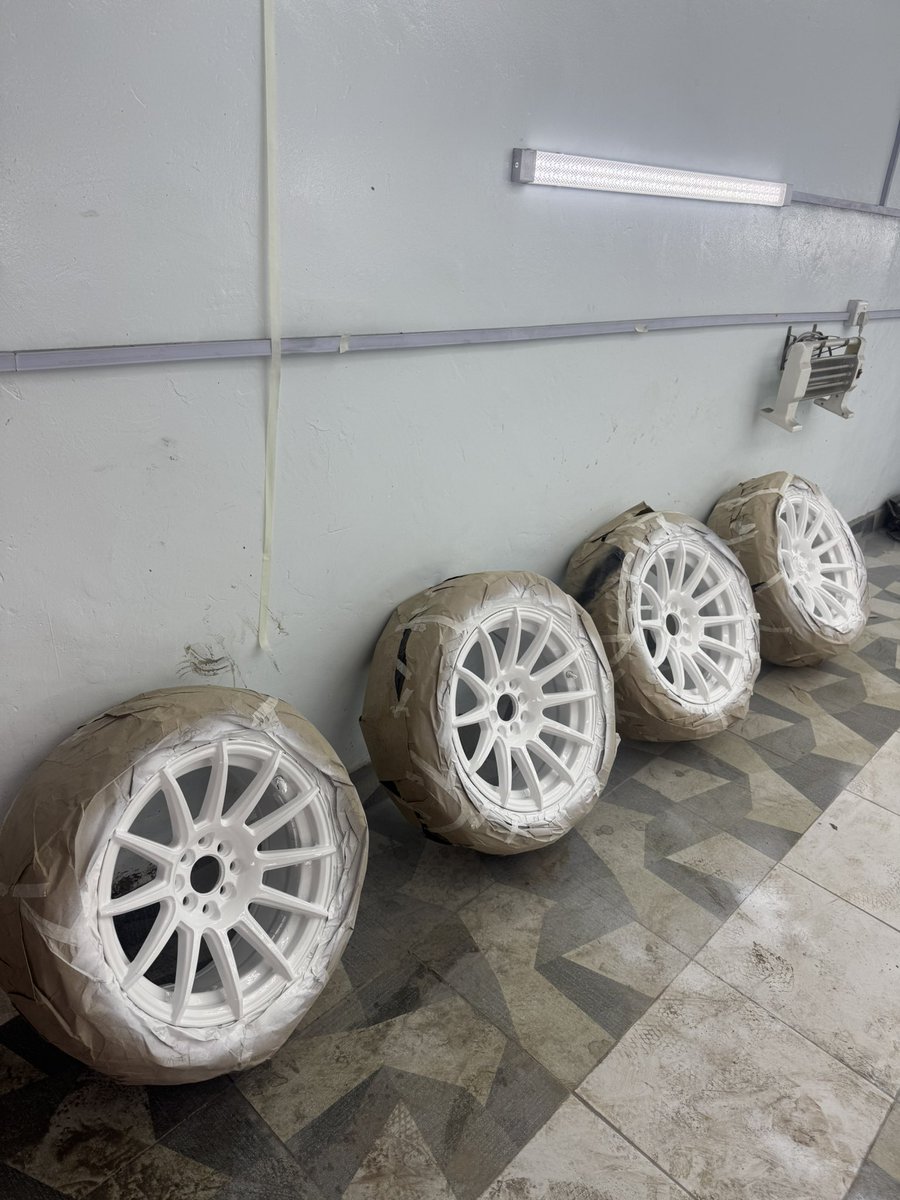 Anto_mbuguaa's tweet image. Return of the white rims drum nini nini…… mambo ni namna this… bring that tiex
