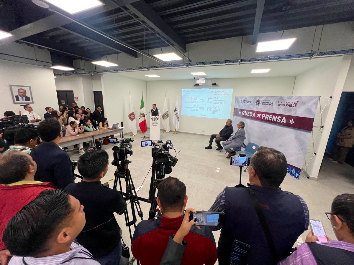 Pepe Chedraui 🇲🇽 (@pepechedrauimx) on Twitter photo ¡Buen miércoles! Los saludo desde la Dirección General de Emergencia y Respuesta Inmediata de la <a href="/SSC_Pue/">SSC Puebla</a>.
Vamos a presentar información importante sobre el trabajo que están realizando por la seguridad de todas y todos. ¡Buen miércoles! Los saludo desde la Dirección General de Emergencia y Respuesta Inmediata de la <a href="/SSC_Pue/">SSC Puebla</a>.
Vamos a presentar información importante sobre el trabajo que están realizando por la seguridad de todas y todos.