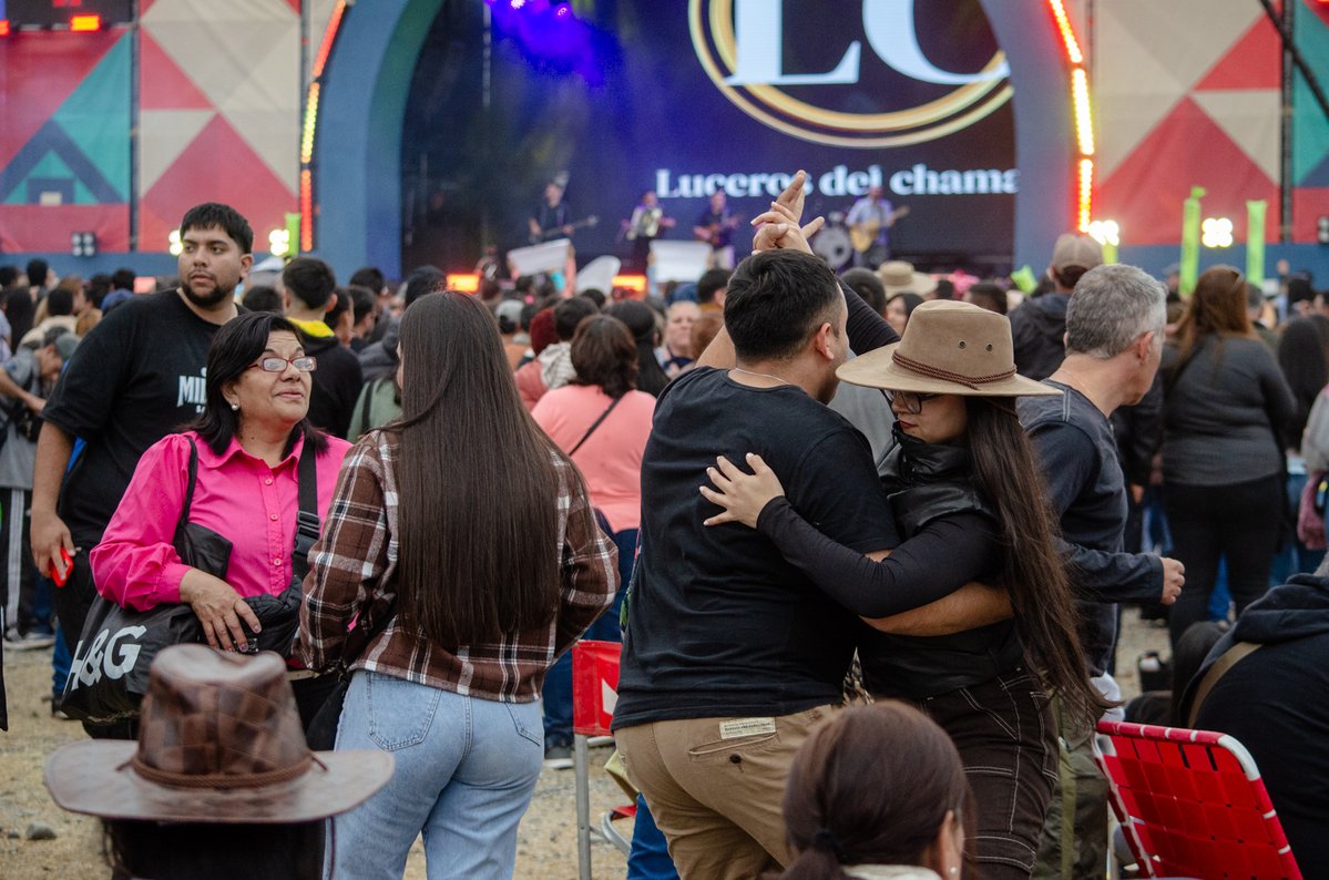 neuquentur's tweet image. 📍 ¡Neuquén dice presente en la Fiesta Nacional e Internacional del Poncho en Catamarca! 🇦🇷
Hasta el 24 de julio te esperamos en el Patio de las Provincias, con todo el sabor, la calidez y la identidad de la provincia y del norte neuquino. 🏔️✨
🫐 Degustaciones de dulces,…