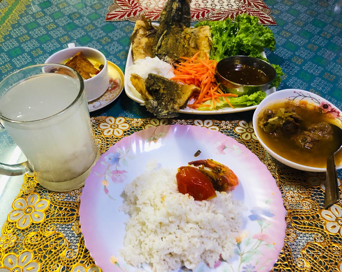 Shahredzu4111's tweet image. Punyalah bz arinie dinner pun lambat..hmm.. korang dh mkn ke?