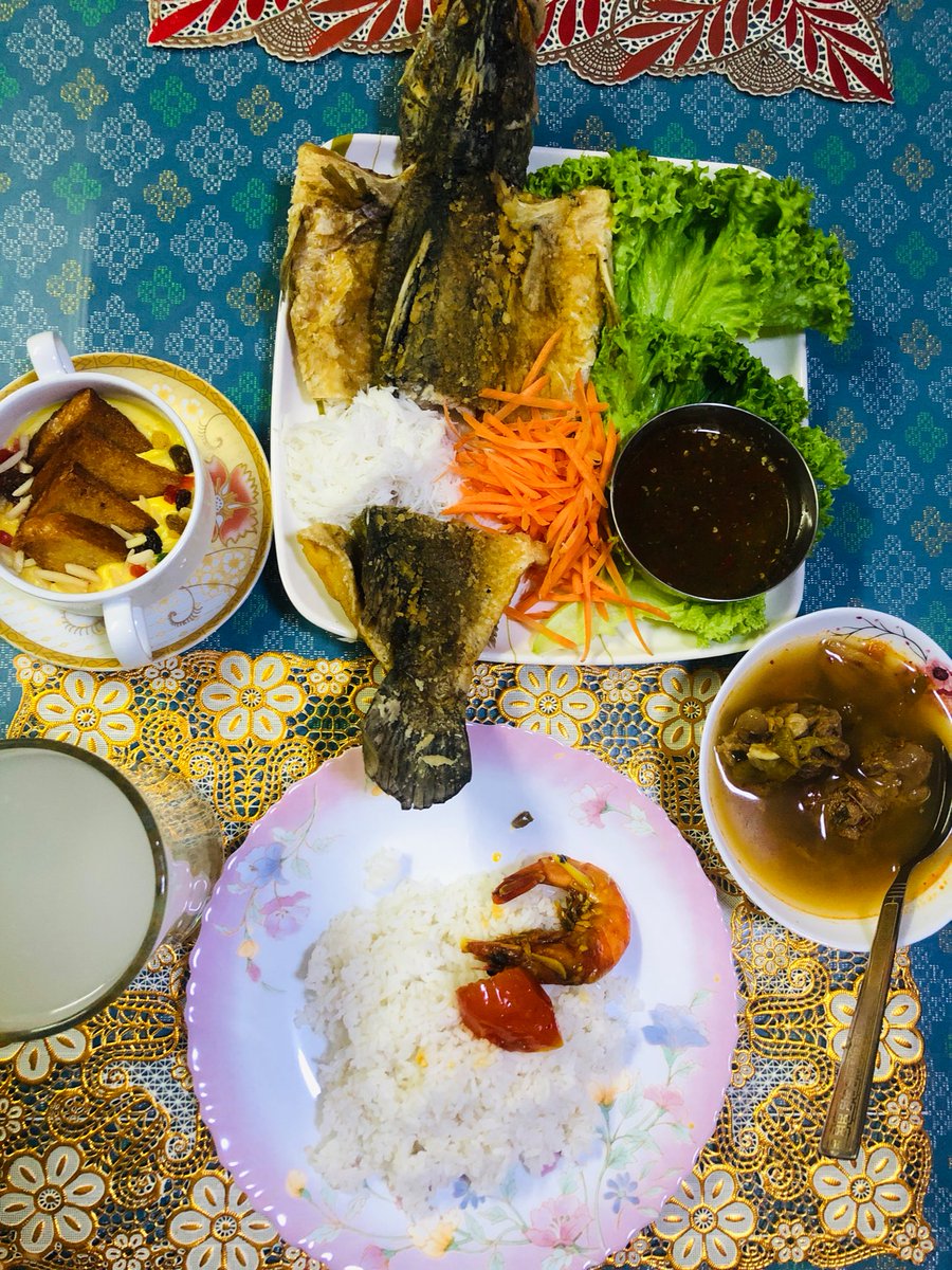 Shahredzu4111's tweet image. Punyalah bz arinie dinner pun lambat..hmm.. korang dh mkn ke?