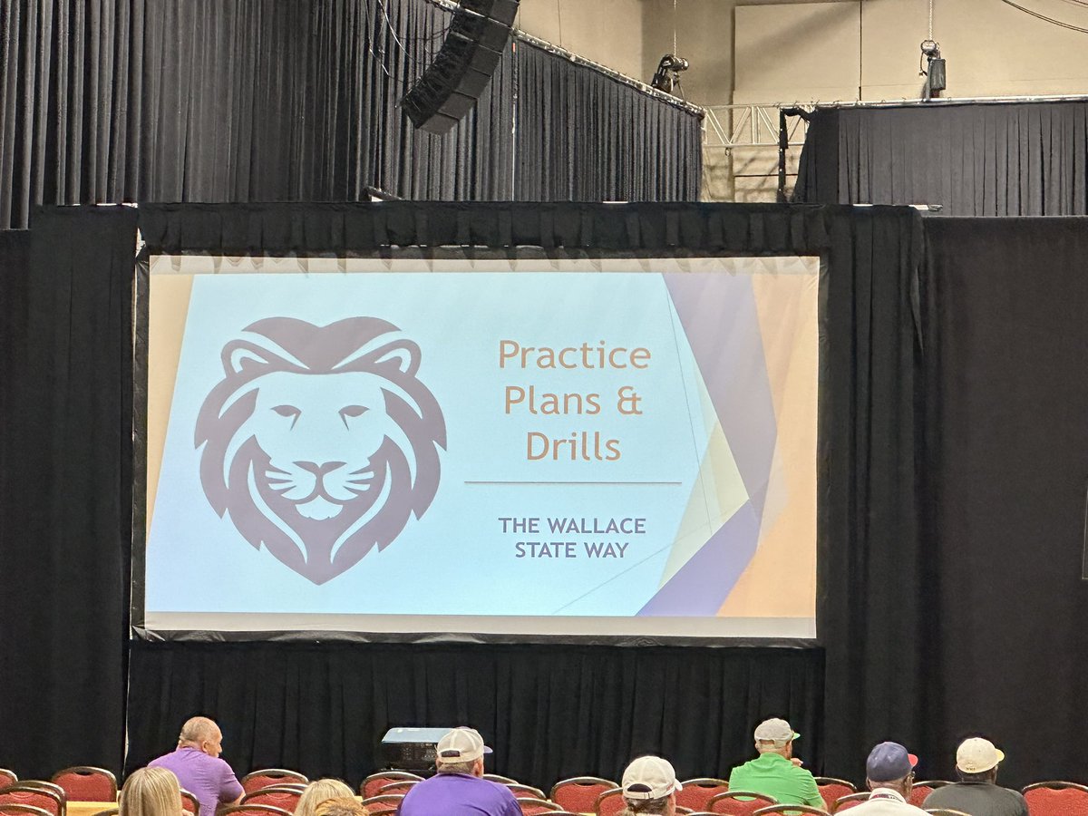AHSAAUpdates's tweet image. Coach Sallie Burch from @WallaceStSB speaking now in our Softball Coaching School about Practice Plans & Drills