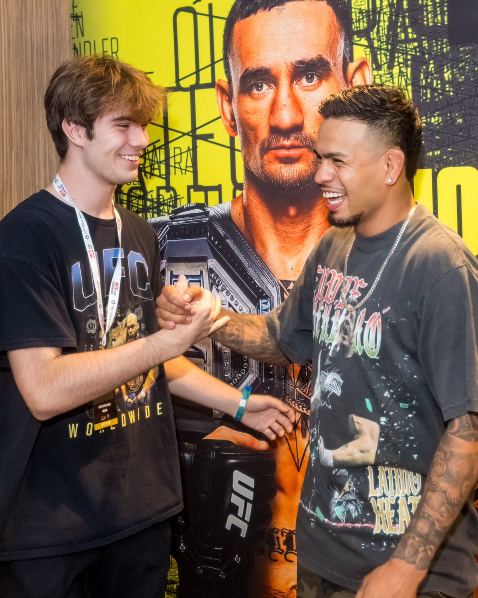 onlocationexp's tweet image. 📸 with the ⭐’s of the Octagon
We can’t wait to see what #UFC319 will have in store 👀 #OnlywithOnLocation #UFCVIPExperience
Tap the link for official VIP ticket packages 👉 UFCVIP.com