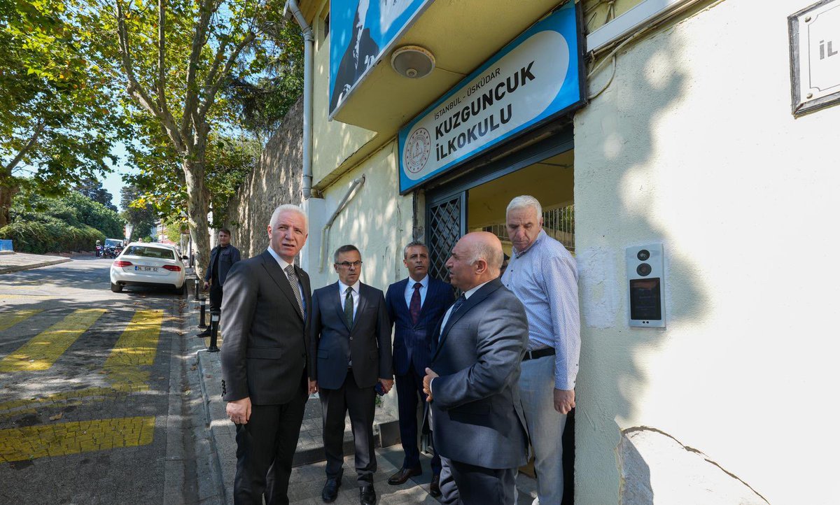 Valimiz Sn. Davut Gül, 2025-2026 eğitim öğretim yılı hazırlıkları kapsamında; 

📍Burhan Felek Anadolu Lisesi ile
📍Kuzguncuk İlkokulunu

ziyaret ederek çalışmalar hakkında bilgi aldı.

<a href="/tcmeb/">Millî Eğitim Bakanlığı</a> <a href="/Yusuf__Tekin/">Yusuf Tekin</a> 
<a href="/TC_istanbul/">TC İstanbul Valiliği</a> 
<a href="/UskudarKaymakam/">Üsküdar Kaymakamlığı</a> 
<a href="/MucahitYentur/">Murat Mücahit Yentür</a> 
<a href="/semih_uskmem/">Semih Durmuş 🇹🇷</a>