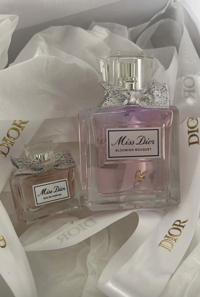 Tehreem68829672's tweet image. Someone special sent me this Miss Dior set 💝
I love it so much 💞
What’s the sweetest gift you’ve ever received? ✨