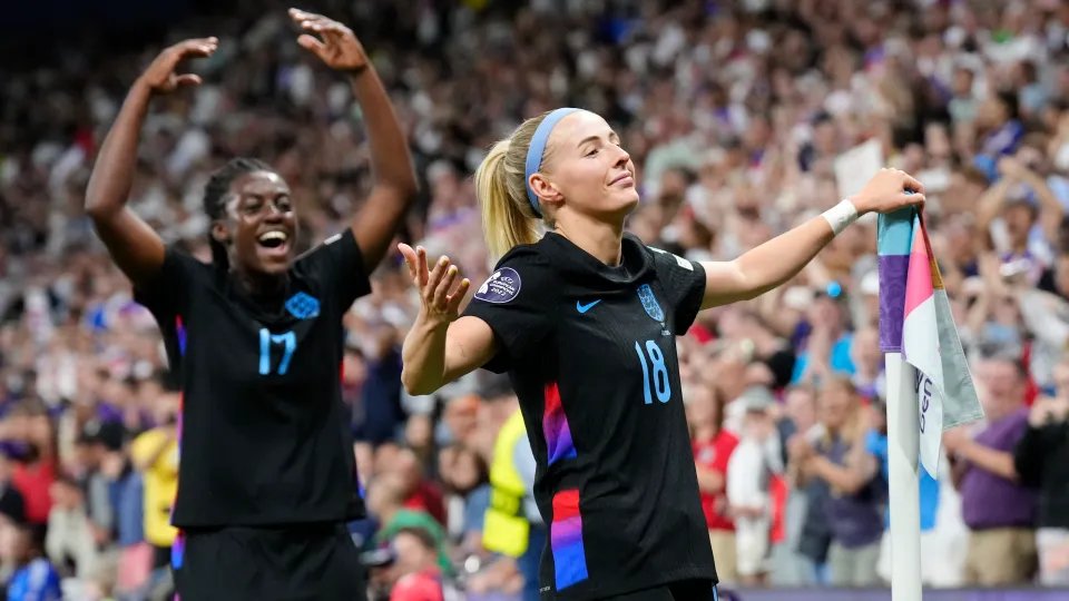 SHEscoresbanger's tweet image. About last night 👀
- England's squad depth is unmatched
- Italy shut down Walsh so well
- Michelle Agyemang
- Italian improvement under Soncin
HERE 👇👇🎙️🎙️
youtu.be/rrUsx0D6e4