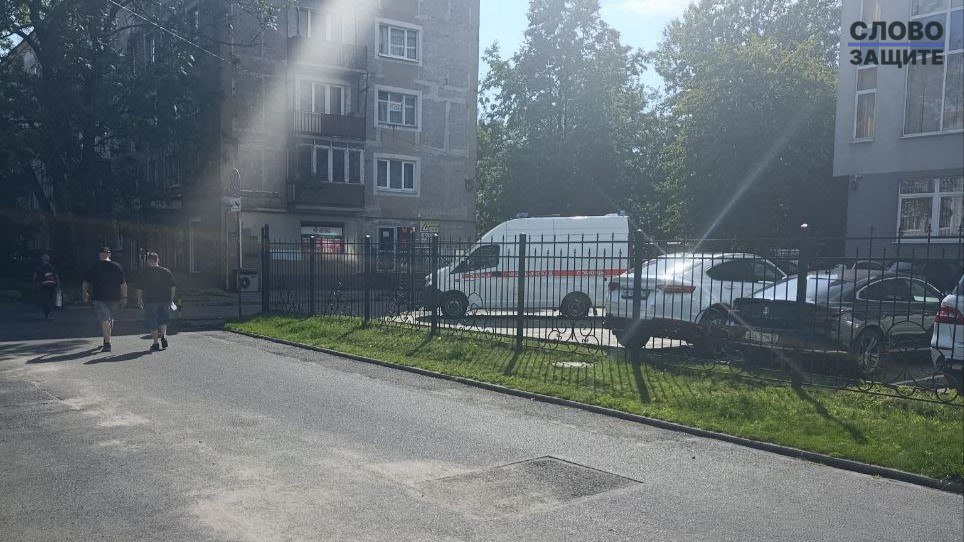 Slovozashite's tweet image. Калининградского адвоката Марию Бонцлер увезли на скорой помощи в гражданскую больницу с заседания по продлению меры пресечения.