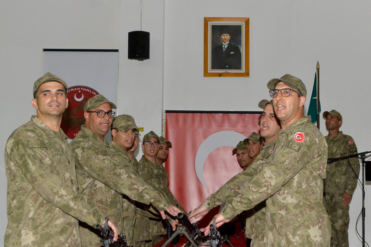 KKTCCB's tweet image. Cumhurbaşkanı @ErsinrTatar ve eşi @SibelTatar_ , 68’inci Dönem Bedelli Askerlik Ant İçme Töreni’ne katıldı
kktcb.org/tr/cumhurbaska…