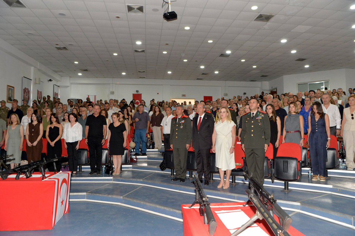 KKTCCB's tweet image. Cumhurbaşkanı @ErsinrTatar ve eşi @SibelTatar_ , 68’inci Dönem Bedelli Askerlik Ant İçme Töreni’ne katıldı
kktcb.org/tr/cumhurbaska…