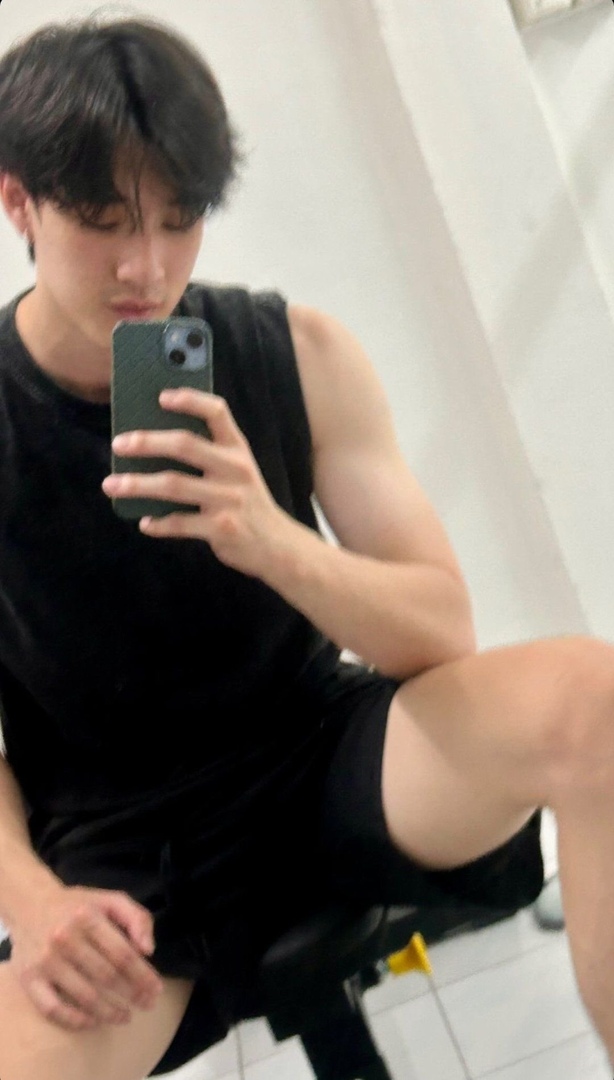 muncorner's tweet image. hello, this account with 0 folls looking for friends. anyway i’m a thai and BL enthu i spend free time by playing games (ml,wuwa,roblox) and watching bl ofc, i go by masculine pronouns, please leave your tmi or anything and i will knock your dm! 🍎