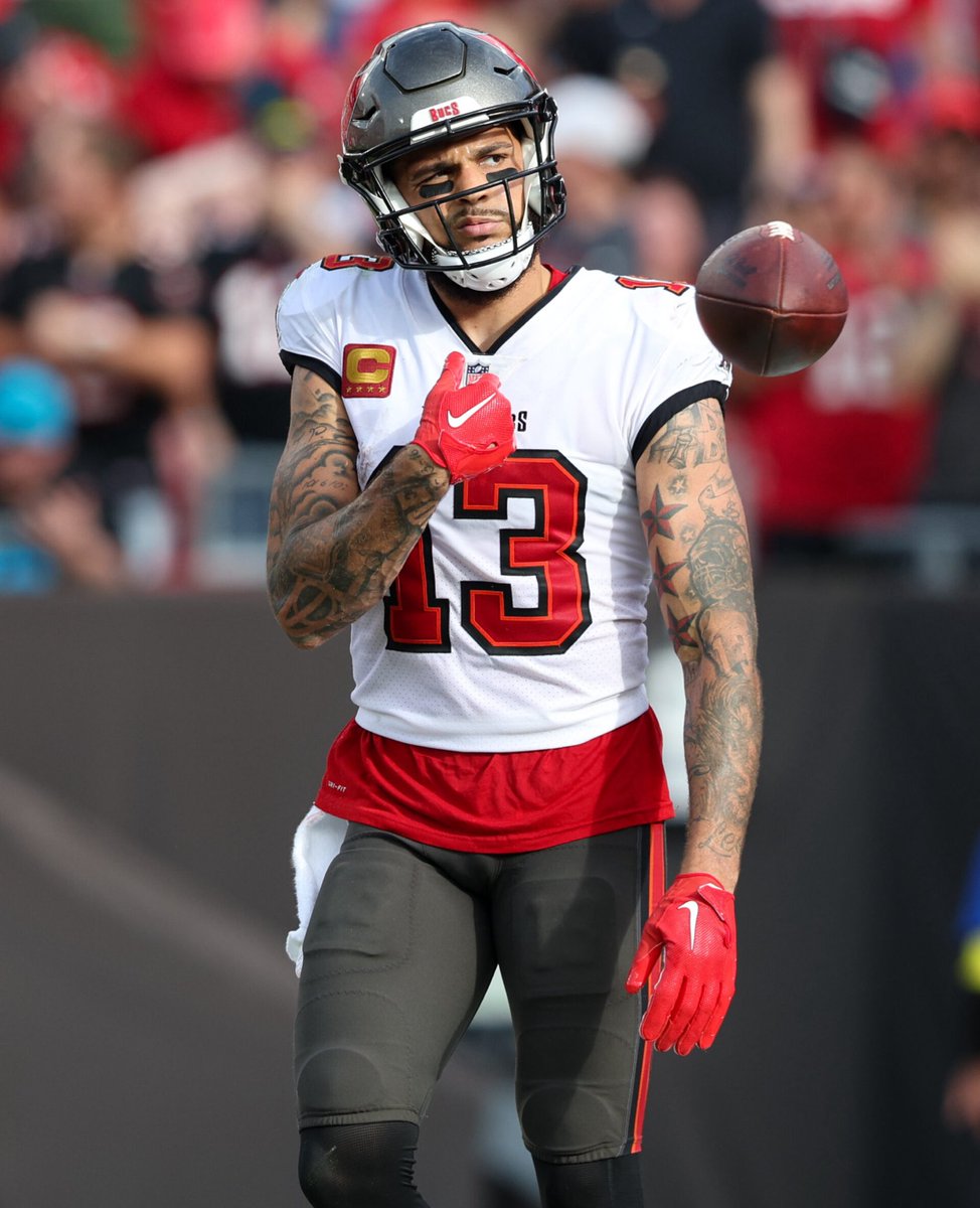 LogansTwitty's tweet image. Baker Mayfield connects with Mike Evans over the middle right on the money for a 30+ yard gain.
Gorgeous ball from Mayfield.