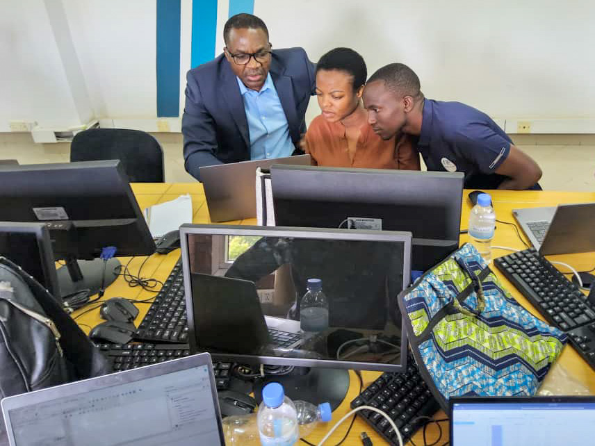 ECEflorida's tweet image. ECE Professor and Associate Chair for Academics Christophe Bobda was pleased to deliver a hands-on seminar while visiting the @Uni_Rwanda. Here, he's sharing his deep knowledge of FPGAs (field-programmable gate arrays) with students.