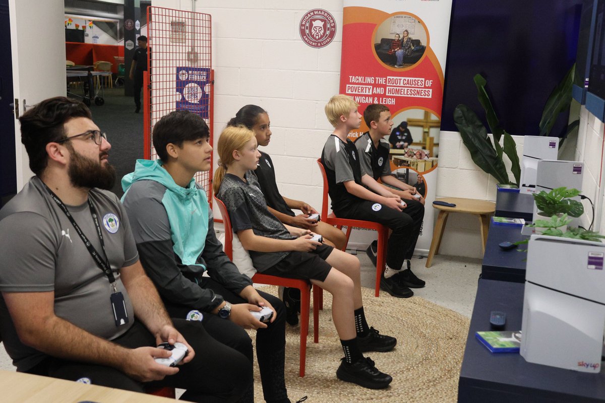 LaticsCommunity's tweet image. Recently, we hosted the HeadStart and Learn with Latics end-of-year celebrations, which consisted of workshops and activities to close another brilliant school year! 🎉

Certificates were awarded and the event was a great opportunity to reflect on all of the success the groups…