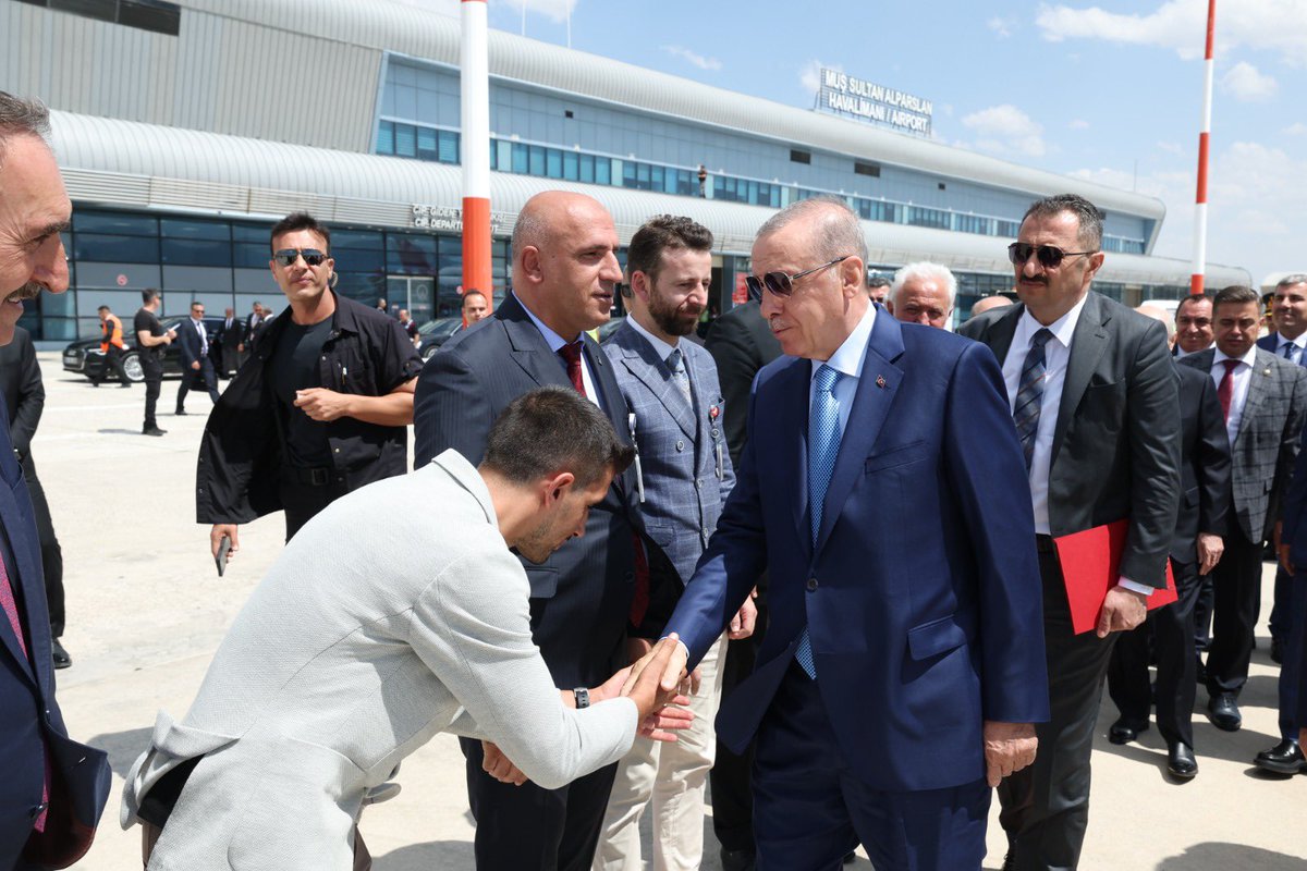 Umut Nimet ATAŞ 🇹🇷 (@umutnimetatas) on Twitter photo Sayın Cumhurbaşkanım <a href="/RTErdogan/">Recep Tayyip Erdoğan</a> 🇹🇷
340 bin emniyet mensubu ve aileleri her yerde yazıyorlar heyecanla ile umut ile bugün sizden gelecek güzel haberleri bekliyorlar arz ederim .
#PolisHaberBekliyor Sayın Cumhurbaşkanım <a href="/RTErdogan/">Recep Tayyip Erdoğan</a> 🇹🇷
340 bin emniyet mensubu ve aileleri her yerde yazıyorlar heyecanla ile umut ile bugün sizden gelecek güzel haberleri bekliyorlar arz ederim .
#PolisHaberBekliyor