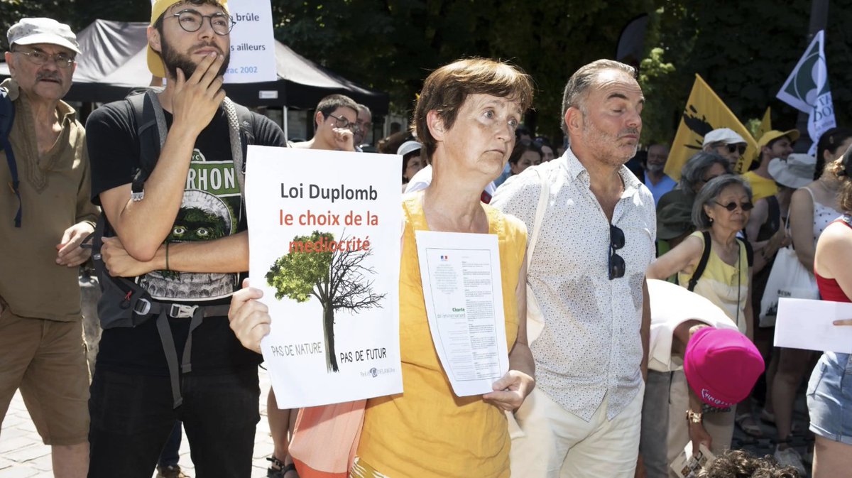 FrontPopOff's tweet image. La loi Duplomb ? Une aberration écologique pour les uns, un indispensable pour sauver l'agriculture française, selon les autres. Mais qu'en pensent les premiers concernés ?
Pour @PhilippeGrgoi10, éleveur, la loi Duplomb passe à côté des principaux problèmes des agriculteurs. 👇…