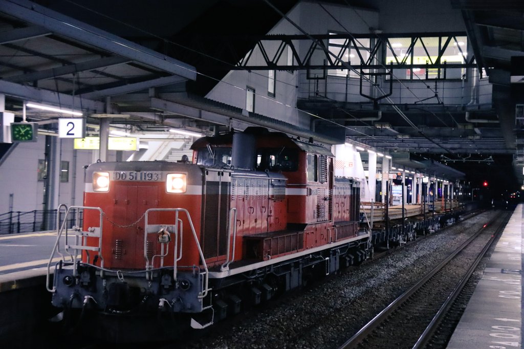 長谷豊岡工臨
DD51 1193+積載チキ計4両は7月23日(水)23時09分ごろ東加古川駅(2番)に停車し14分ごろ発車しました。撮影された方お疲れ様でした。