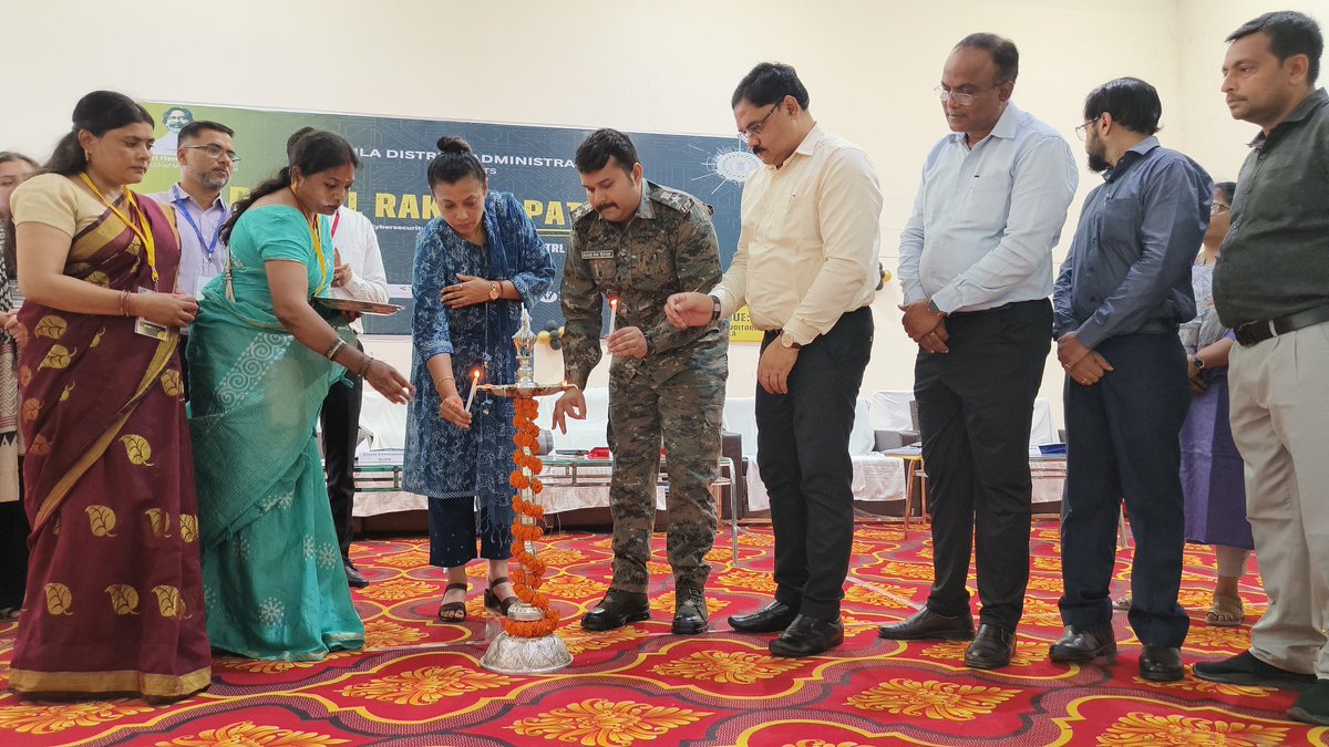 DCGumla's tweet image. विशेषज्ञों ने साइबर क्राइम की रोकथाम के लिए सरल भाषा में अहम जानकारी दी।
✔️ शिकायत दर्ज करें: cybercrime.gov.in
📞 हेल्पलाइन नंबर: 1930
📞 गुमला साइबर सेल: 7909098129
सावधानी ही सुरक्षा है — फर्जी लिंक, ओटीपी व संदिग्ध कॉल से बचें।
#cybersafety @HemantSorenJMM