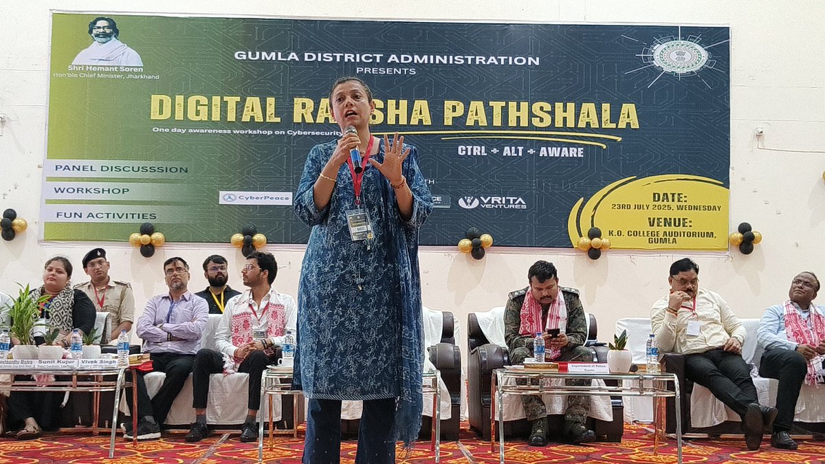DCGumla's tweet image. विशेषज्ञों ने साइबर क्राइम की रोकथाम के लिए सरल भाषा में अहम जानकारी दी।
✔️ शिकायत दर्ज करें: cybercrime.gov.in
📞 हेल्पलाइन नंबर: 1930
📞 गुमला साइबर सेल: 7909098129
सावधानी ही सुरक्षा है — फर्जी लिंक, ओटीपी व संदिग्ध कॉल से बचें।
#cybersafety @HemantSorenJMM