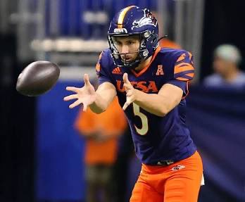 Zachary_Hays18's tweet image. #AGTG After a great conversation with @CoachBrownUTSA I am blessed to receive my 9th Division 1 Offer from @UTSAFTBL
Thank you @CoachTraylor @coachbutsa and @CoachBrownUTSA for this amazing opportunity!
@SLC_Recruiting @CoachRazloznik @UTSA @KickExposure @kt_recruiting…