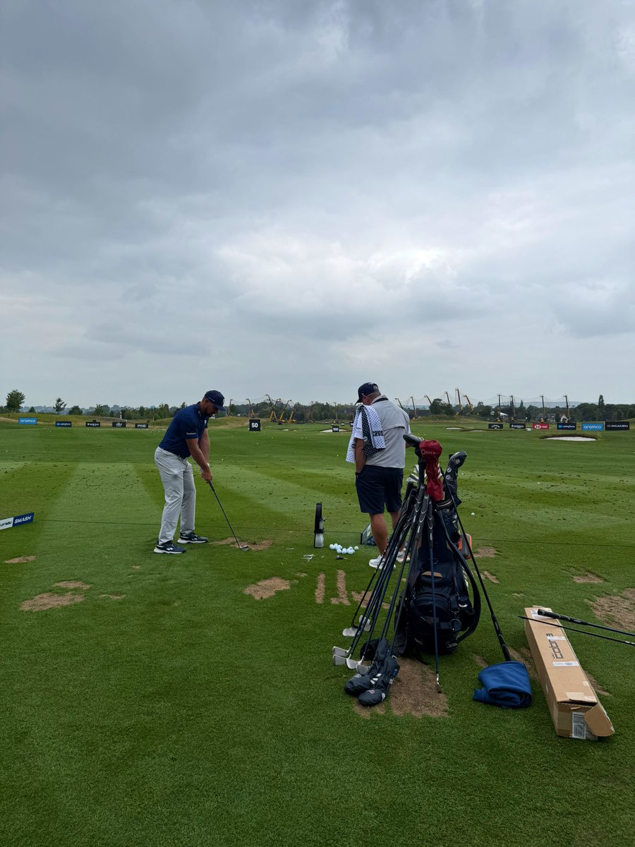 Sean_Zak's tweet image. Familiar face on the bag this week for Bryson DeChambeau:
Tim Tucker, who looped for him in his eight PGA Tour wins from 2016-2021.
Greg Bodine is taking the week off for a family issue. Will be back for the next LIV event.