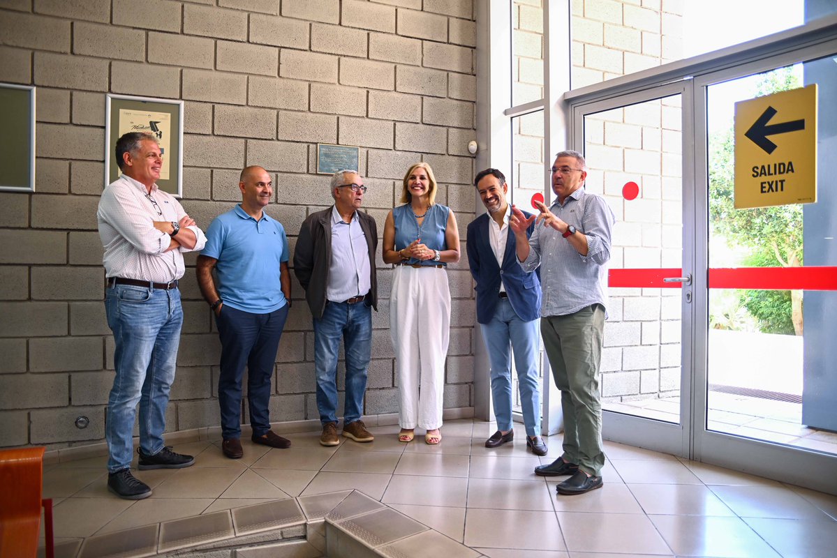 Lope_afonso's tweet image. Hoy le rendimos un merecido homenaje a Félix Hernández, amigo y pieza clave en la historia reciente del CB Canarias.
21 años de entrega, trabajo y pasión por un club que, gracias a él, llegó a lo más alto.
La placa en el Santiago Martín es solo un símbolo… su legado ya está…