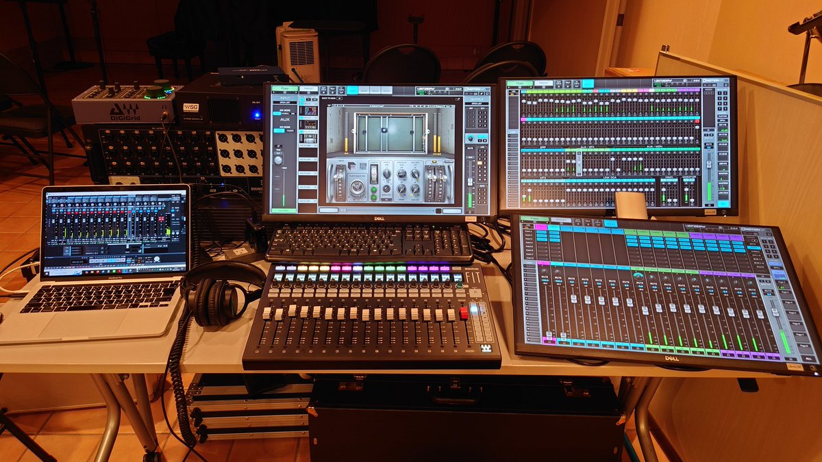 studiom2006's tweet image. 明後日のセミナーのデータ仕込み出来上がり！
今からバラして積み込みます。
ケースは結局間に合わず（汗）