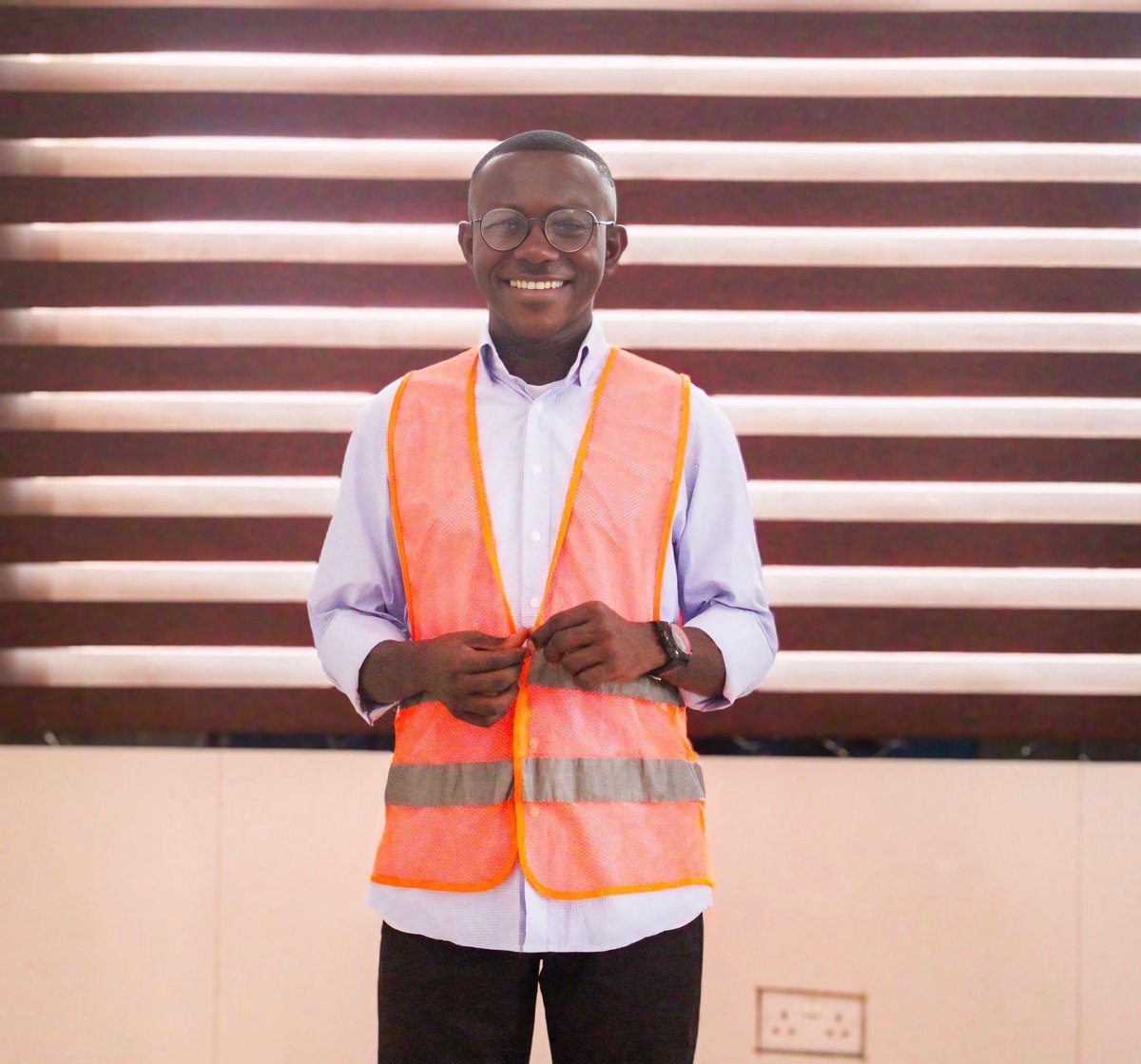 andyopponggij's tweet image. YOU DON’T JUST ARRIVE AT YOUR DREAMS, YOU WORK TOWARDS IT!

From knocking on media doors with just a CV to finally getting a shot—I’ve learned this:
Dreams grow by motion, not magic.

#ChaseTheDream #WorkForIt #DreamChaser #ItIsPossible #YouthEmpowerment